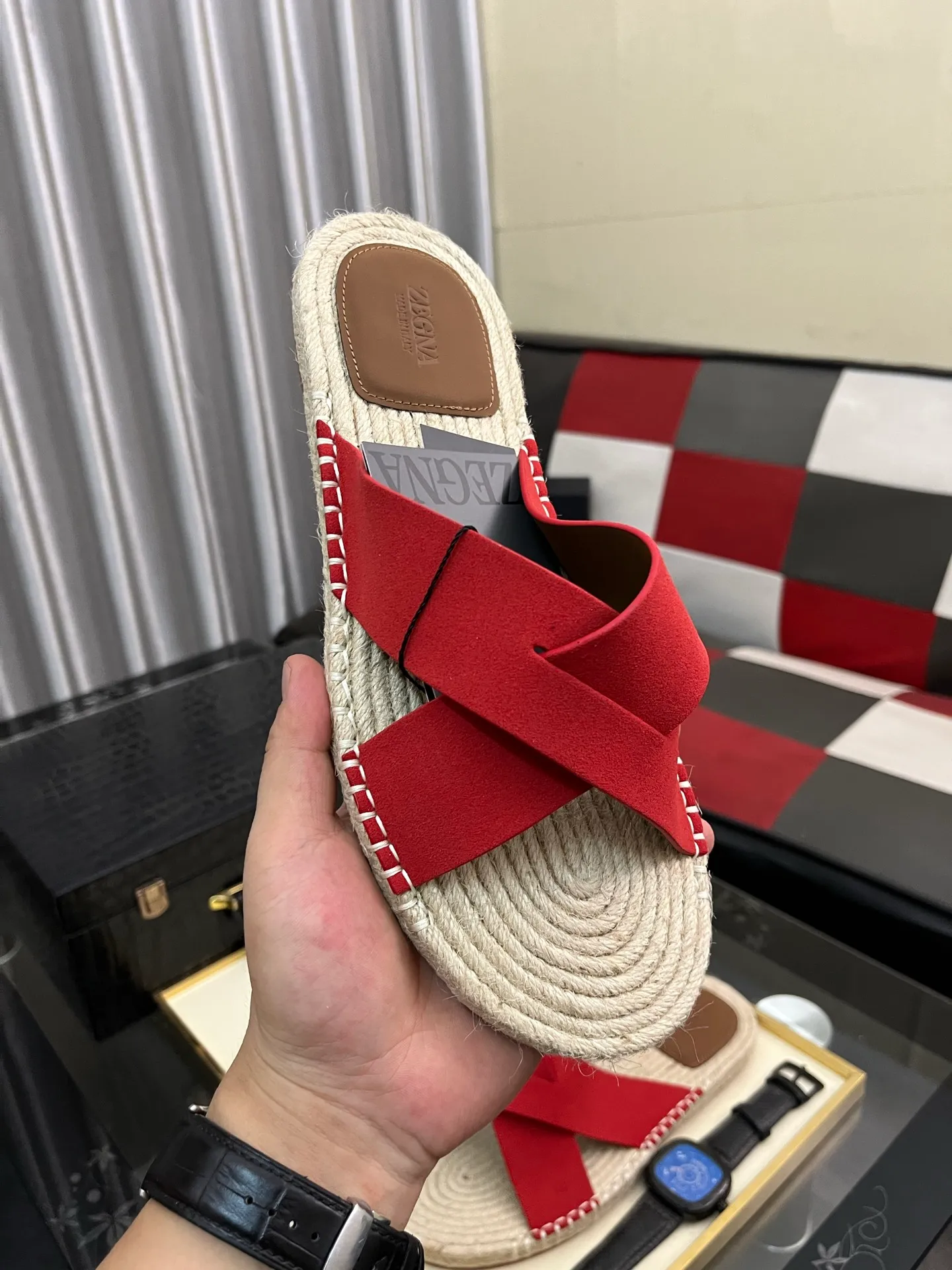 Men's shoes 💰320⌚️⌚️《HERMES》Hermès 💁♂️Men's casual slippers, compare the quality at the counter🧚🏿♂️ The upper layer has a stone pattern with clear texture, showing high-end, high-end, comfortable to wear and versatile. Purely hand-pulled, raw rubber breathable outsole, breathable and comfortable lambskin lining, 100% comfortable density, original rubber outsole wear-resistant code number 38-44. Can be customized 45-46-47